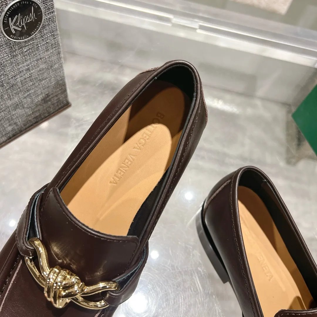 [BV] Top P: 840💰 Size: Female 35-39 (Female 40 custom-made) Male 39-44 (38.45 non-refundable) Bottega Veneta 2024 Autumn and Winter counter style! Small round toe loafers! Imported leather outsole! Imported grained cowhide! Solid color Niuli! !